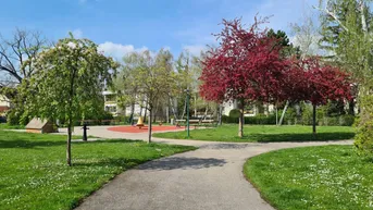Expose 83 m2 3 Zimmer Familienwohnung mit Loggia, Garagenplatz, riesigem Gemeinschaftsgarten und 18 m2 Kellerabteil