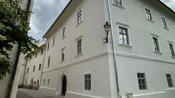 Expose Sanierte 3-Zimmer Altbauwohnung mit Garten und Parkplatz in historischem Stadthaus im Zentrum Friesachs