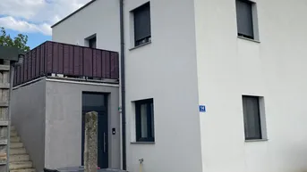 Expose Das Haus wird im Bieterverfahren verkauft. Startpreis: 390.000 €. Kaufangebote bitte bis 1. Oktober abgeben.
