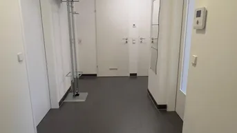 Expose Zentrale 3-Zimmer Wohnung mit 2 x Balkon &amp; 2 x Parkplatz zu vermieten // WG geeignet