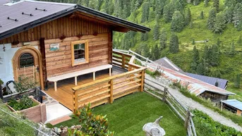 Expose Wunderschöne Berghütte/Almhütte im Zillertal mit eigenem Carport 