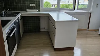 Expose 2-Zimmer Altbauwohnung mit Balkon und Parkplatz