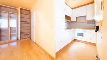 Expose Lichtdurchflutete 2-Zimmer-Wohnung mit Potenzial in ruhiger Stadtlage