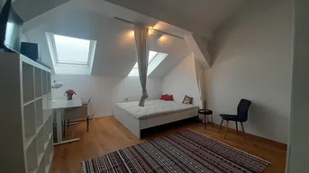 Expose Schönes großes Zimmer in geräumiger Dachgeschoßwohnung mit sehr guter Verkehrsanbindung