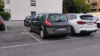 Expose PKW-Parkplatz im Freien in Linz-Urfahr, markierte Stellfläche