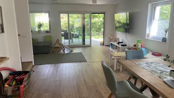 Expose Modern &amp; kostensparend: Reihenhaus mit Glasfront, Garten, PV-Anlage &amp; E-Ladestation