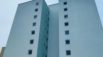 Expose  Top-sanierte 3-Zimmer-Wohnung mit Loggia, Lift, Parkplatz &amp; Küche – 94 m²