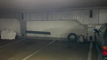 Expose Parkplatz direkt neben Straßenbahnhaltestelle 38er