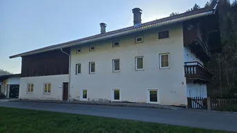 Expose Großzügiges Mehrfamilienhaus mit 3 Wohnungen ( 14 Zimmern )und Garten