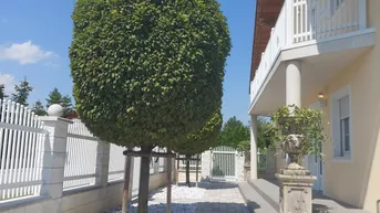 Expose Großfamilienhaus im Villa-Still mit Fernblick