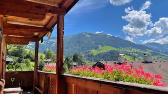 Expose Freizeitwohnsitz in Alpbach mit Einliegerwohnung, großem Balkon und wunderbarem Bergblick