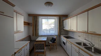 Expose Moderne 2.5-Zimmer Neubauwohnung mit Balkon und Garage
