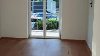 Expose Helle 2-Zimmer Erdgeschosswohnung mit Balkon und Parkplatz