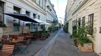 Expose Ein Stück Ruhe mitten im lebendigen 7. Bezirk – wohnen mit Garten im Biedermeierensemble