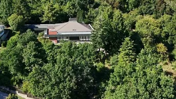 Expose PRIVATVERKAUF: Repräsentative Architektenvilla mit 3000m² Grund und unverbaubarem Fernblick am Südhang des Leithagebirges.