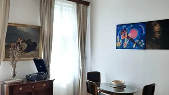 Expose Helle, vollmöblierte Singlewohnung mit Blick ins Grüne – 3 Min. zur U1! Sofort beziehbar!