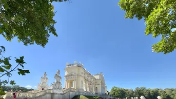 Expose PROVISIONSFREIE, hochwertig sanierte, sonnige Altbauwohnung Nähe Schönbrunn