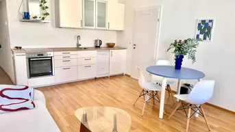 Expose Bright, Fully Furnished Apartment for Temporary Lease