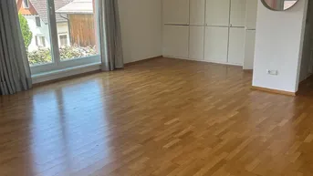 Expose Ideal für 2-4 Personen: zentrale 3-Zimmer-Wohnung in ruhiger Lage 