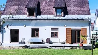 Expose Wohnen in bester Lage: Reihenhaus mit zwei Einheiten und großen Grundstück