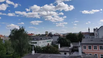 Expose ERSTBEZUG: ruhig und sonnig| 3. Stock| schöner Ausblick - große Loggia| nähe Bahnhof/Krankenhaus/FH
