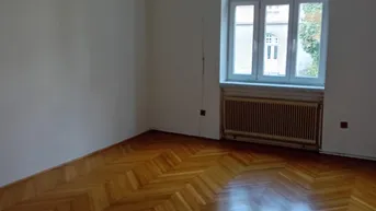 Expose Altbau 2,5-Zimmer-Wohnung mit Garten und Balkon