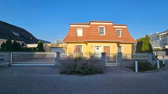 Expose Ruhelage in einer der besten Wohngegenden Wiener Neustadts - Sonnendurchflutetes Einfamilienhaus mit Garten und Seenutzungsrechten am Föhrensee (Zehnerviertel) - PRIVATVERKAUF!!! KEINE MAKLER: INNEN!!!