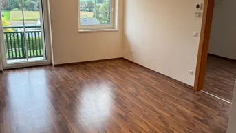 Expose Moderne 4-Zimmer Dachwohnung mit Balkon und Parkplätzen
