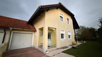 Expose  Einfamilienhaus mit Pool und Garten in einer ruhigen Lage 