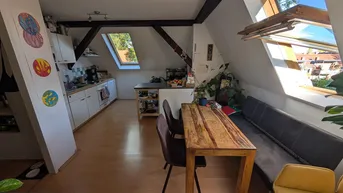 Expose Nachmieter für helle Dachgeschosswohnung gesucht