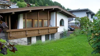 Expose Wunderschönes Einfamilienhaus mit Garten und Terrasse in den Bergen Tirols, nahe Innsbruck