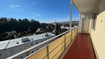 Expose Ruhige 2-Zimmer-Wohnung im 11. Stock mit einzigartigem Ausblick und großem Balkon