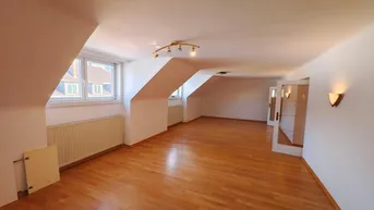 Expose Großzügige 120m² Altbauwohnung am Hauptplatz Wiener Neustadt - hell, stilvoll &amp; zentral