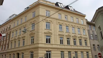 Expose Provisionsfreie 2-Zimmer Wohnung in wunderschönem Altbau mit Aufzug und Einbauküche