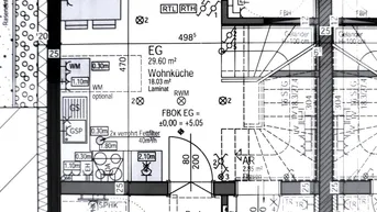 Grundriss des Erdgeschosses mit offener Wohnküche, Bad und Zugang zur Terrasse.