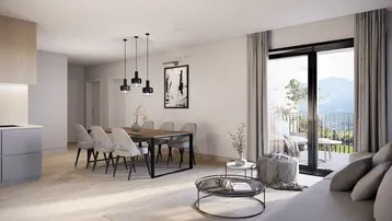Heller, offener Wohn-Essbereich mit integrierter Küche, Parkettboden und Zugang zu einem Balkon mit Bergblick.