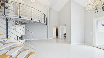 Expose KEINE STANDARD-WOHNUNG: Einzigartiges Penthouse mit Garten, Terrassen &amp; außergewöhnlichem Wohnkonzept