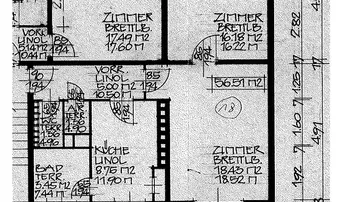 Detaillierter Grundriss mit mehreren Zimmern, Küche, Bad, separatem WC und einer Loggia.