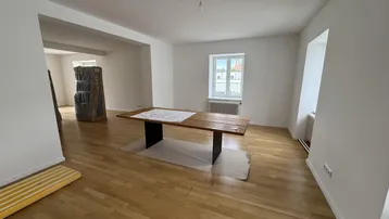 Expose Großzügige Räumlichkeiten mit herrlicher Terrasse in ruhiger Wohnsiedlung