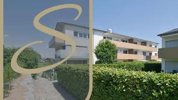Außenansicht eines modernen Mehrfamilienhauses mit gepflegter Hecke und großem Logo.