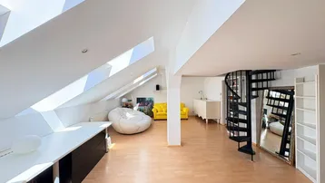 Expose Moderne Dachgeschosswohnung..... Altbauflair mit Terrasse, Aufzug - 360 Grad Blick über den Dächern