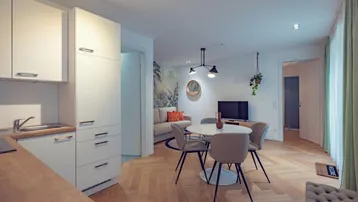 Moderner offener Wohn-Essbereich mit integrierter Küche, tropischer Tapete und Fischgrätparkett.