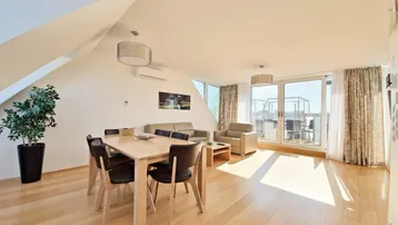 Expose ++NEU++ Einzigartige High-End-Dachgeschosswohnung mit zwei Sonnenterrassen, Weitblick und ruhiger Lage! 50 m zum Augarten!