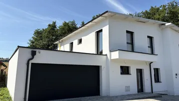 Expose Moderne belagsfertige Doppelhaushälfte mit Garten, Doppelgarage und 4 Schlafzimmern