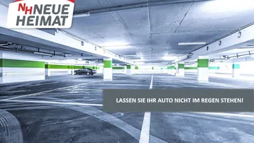 Geräumige Tiefgarage mit ausreichend Parkplätzen, guter Beleuchtung und klaren Markierungen.