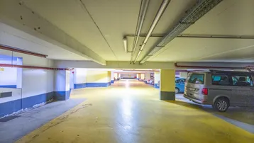 Expose PROVISIONSFREI! Heller Tiefgaragenstellplatz in gepflegter Garage – komfortabel &amp; sicher!