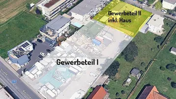 Luftaufnahme eines Gewerbegebiets mit markierten Parzellen und umliegender Bebauung sowie Straßen.