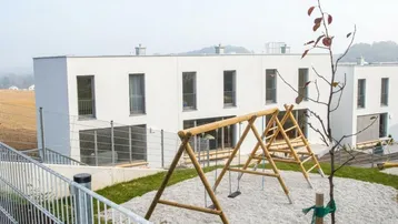 Expose Familienfreundliches Wohnen in Stephanshart – 3-Zimmer-Maisonette mit Balkon