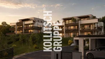 Moderne Wohngebäude in Hanglage bei Sonnenuntergang, umgeben von viel Grün und mit Balkonen.