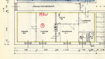 Grundrissplan einer Wohnung mit mehreren Zimmern, Küche, Bad und separatem WC.
